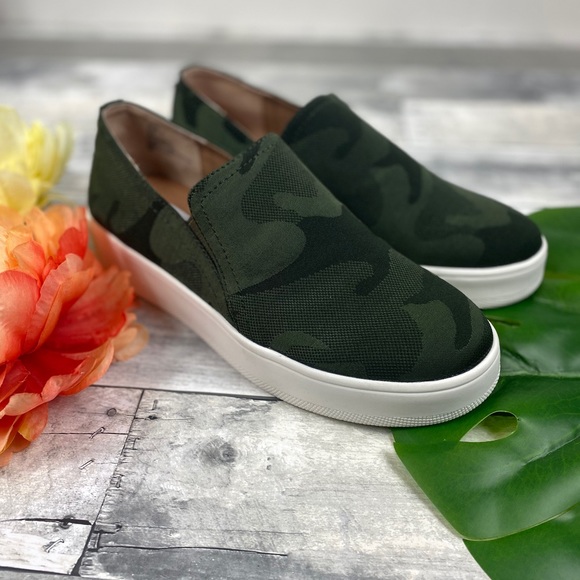 Steve Madden Shoes - Steve Madden Camo camouflage platform shoes